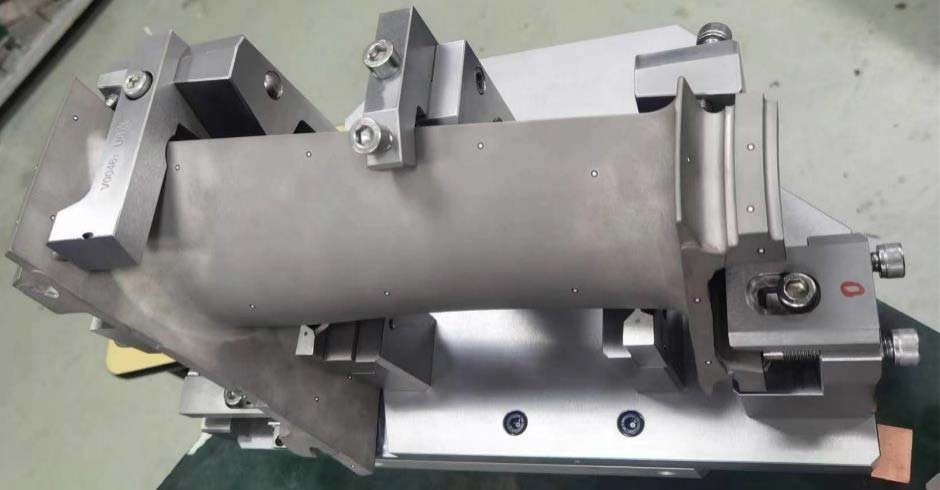 Blade machining tooling