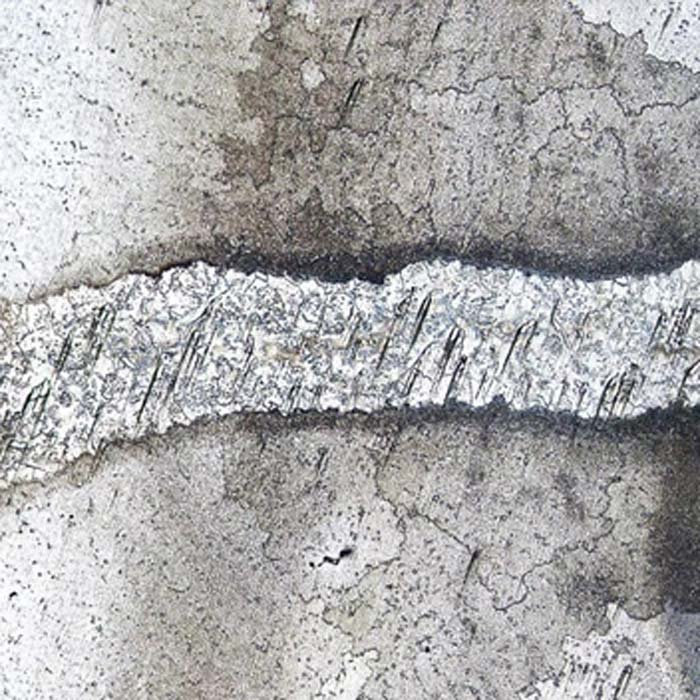 Metallurgy of the repaired cracks