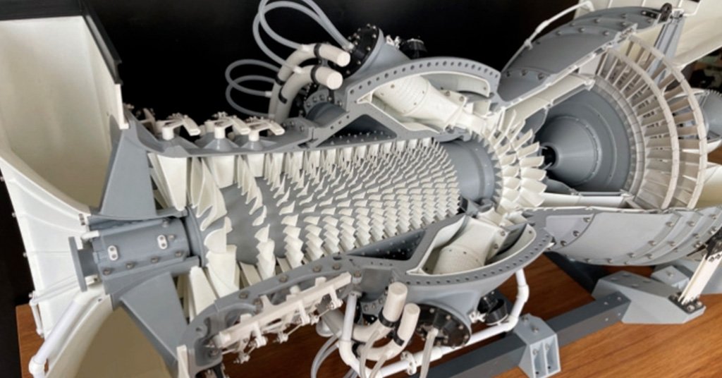 Aeroengine turbine disk is subjected to superposition of high temperature