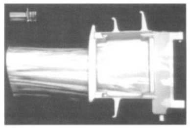 Figure 1 Comparison of blades for heavy-duty gas turbines (bottom) and aircraft engines (top)